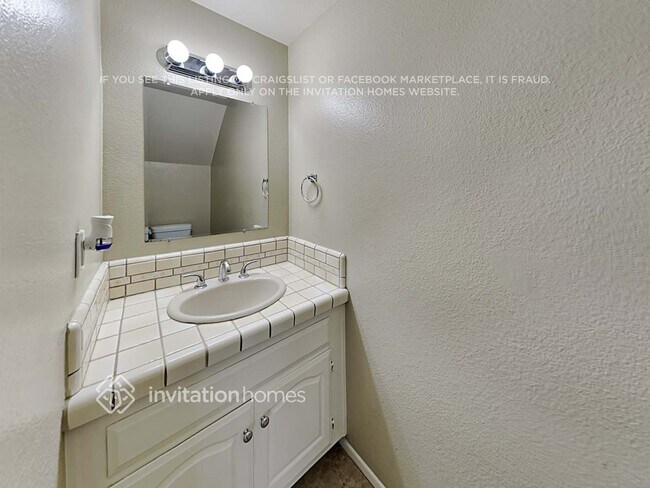 Building Photo - 9645 Karmont Ave