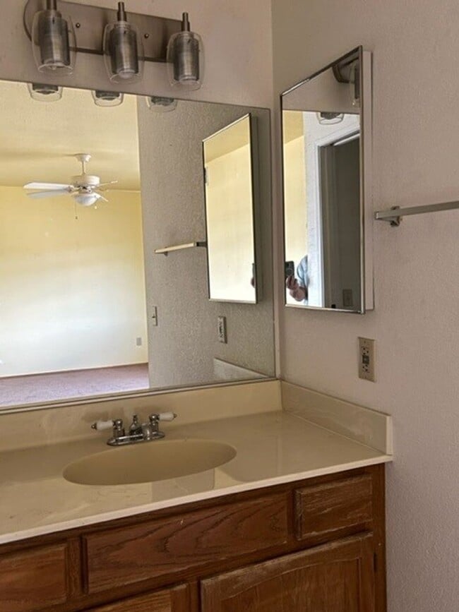 Building Photo - 454 Riverfront Dr