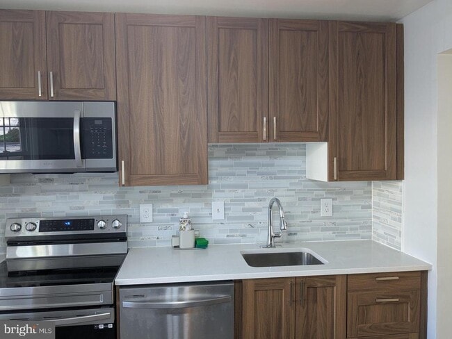 Building Photo - 44 Orchard Dr