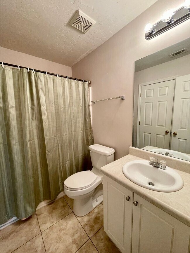 Building Photo - 417 Regency Park Drive