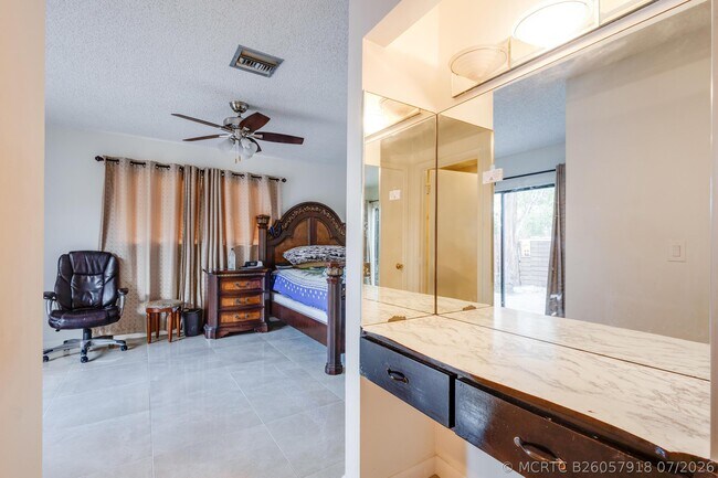Building Photo - 4245 Landar Dr