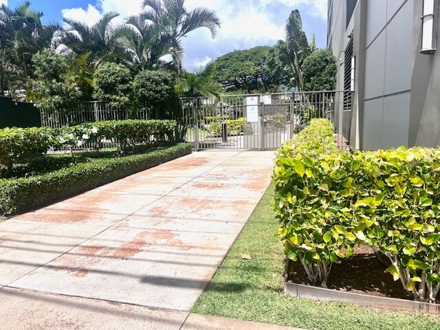 Building Photo - 1009 Kapiolani Blvd