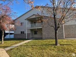 Building Photo - 2421 N Washington Rd Blvd