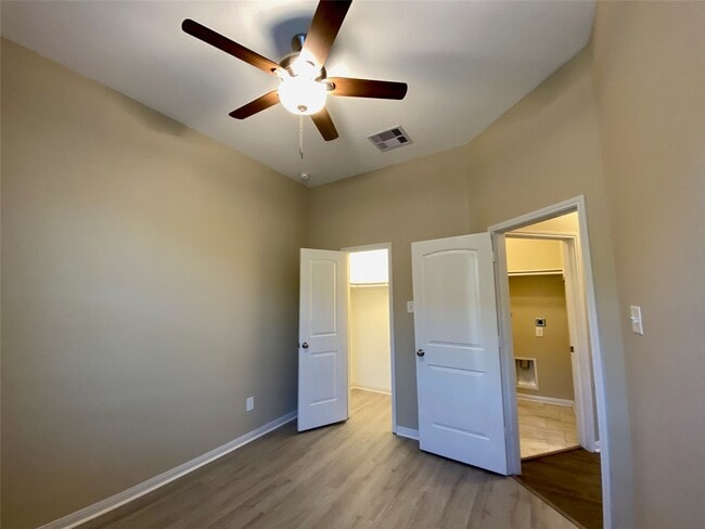Building Photo - 15609 All Star Dr