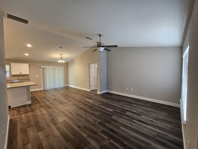 Building Photo - 16 Larch Course Terrace