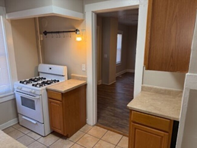 Building Photo - 2065 Summit St