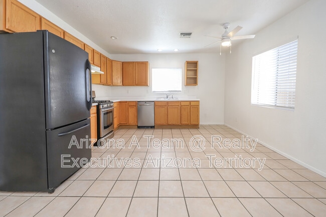 Building Photo - 4538 E Lester St