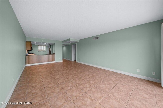 Building Photo - 1321 S Miramar Ave