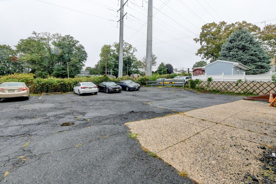 Building Photo - 71 Carmer Ave