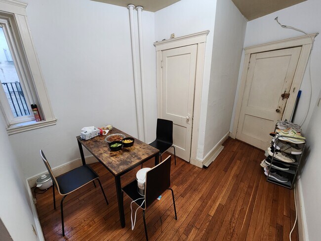 Building Photo - 131 Park Dr