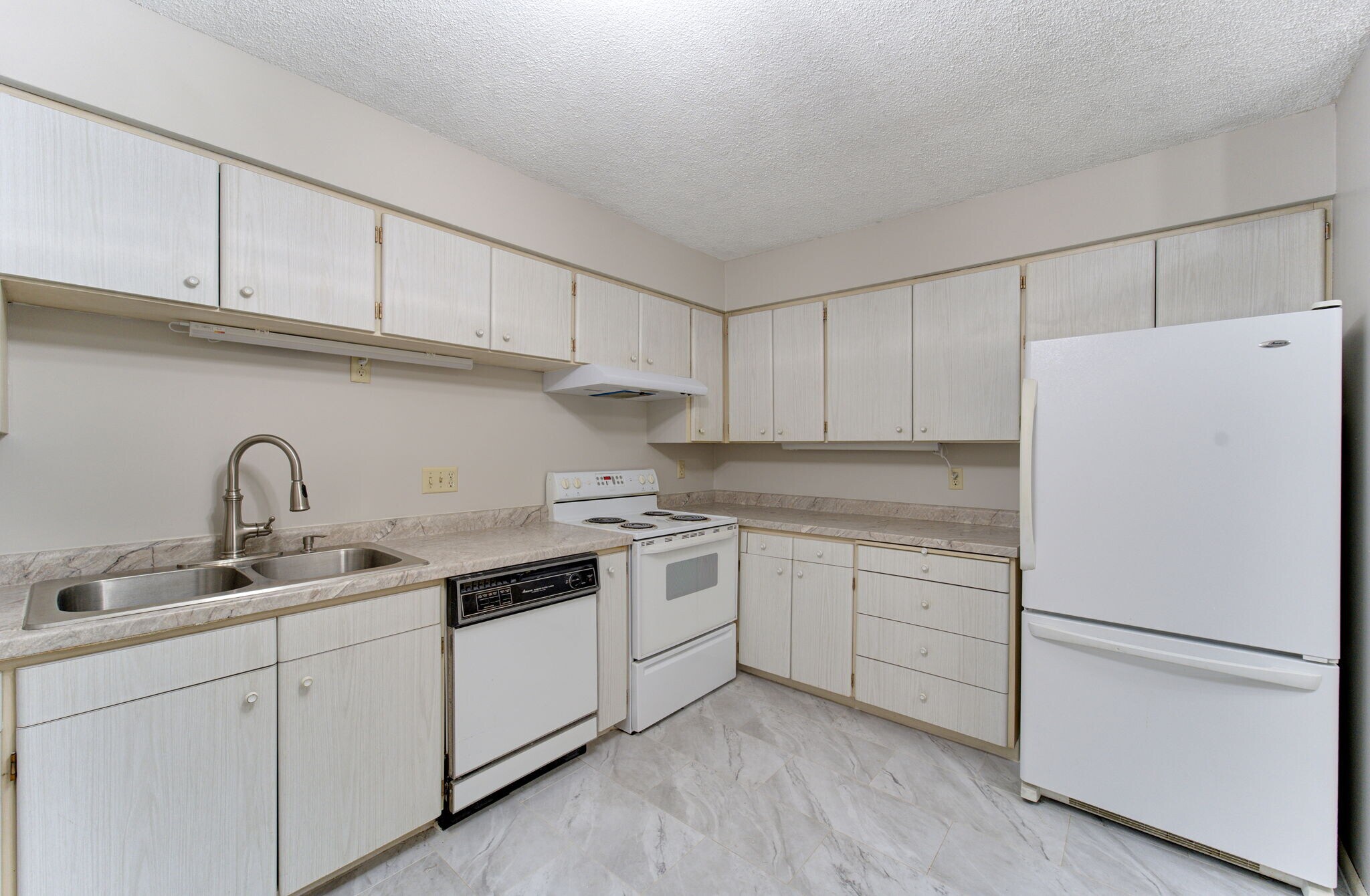 Building Photo - 410 6th Ave SW