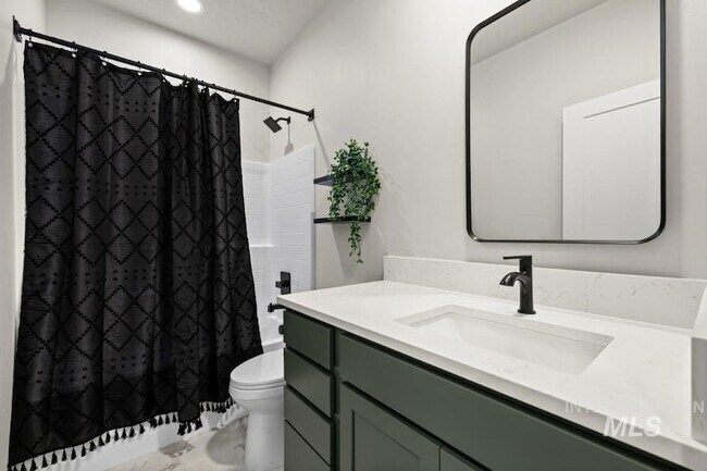 Building Photo - 10494 W Shields Ave