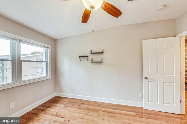 Building Photo - 627 Lamont St NW