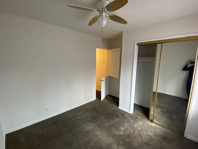 Building Photo - 982 Woodland Dr