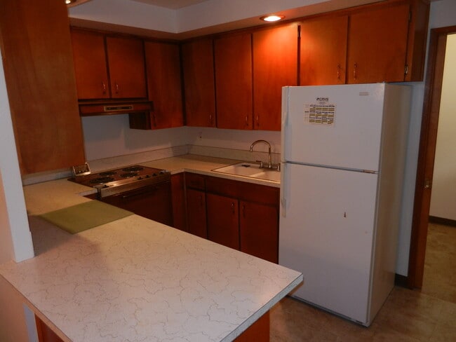 Building Photo - Well-Located Home with Fireplace, Fenced Yard & 2-Car Garage