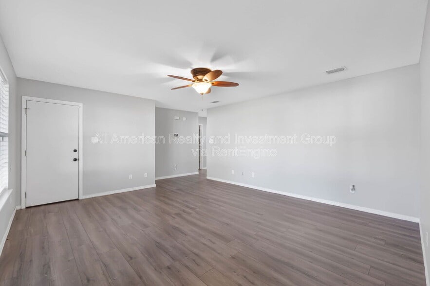 Building Photo - 908 Emily Cir