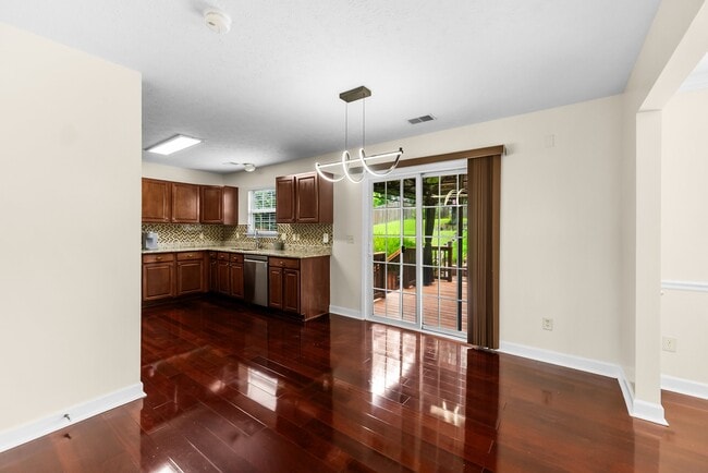 Building Photo - 7020 Timber Oak Dr