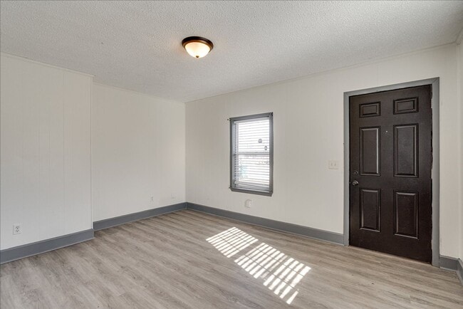 Building Photo - 2004 Wilson St