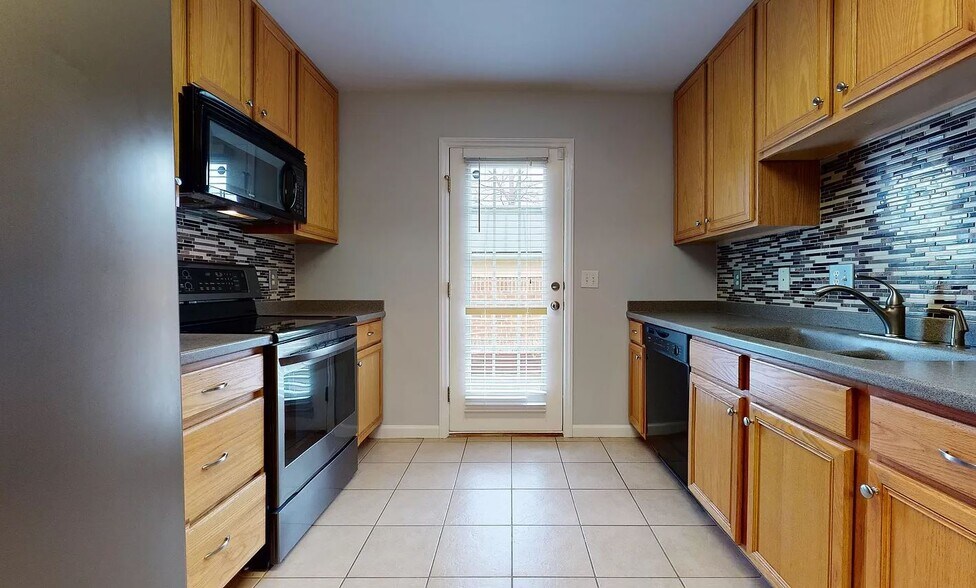 Building Photo - 9806 Blackwell Dr