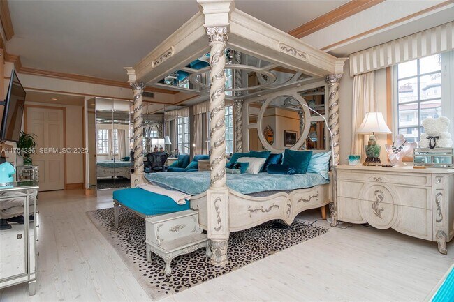 Building Photo - 7241 Fisher Island Dr