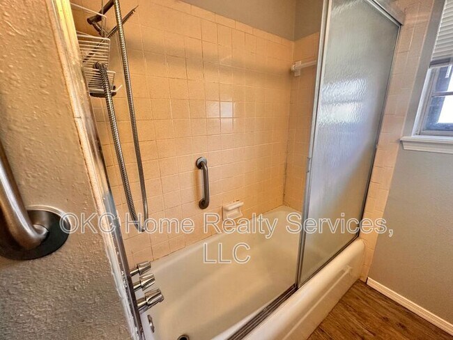 Building Photo - 9313 NE Stardust Ln