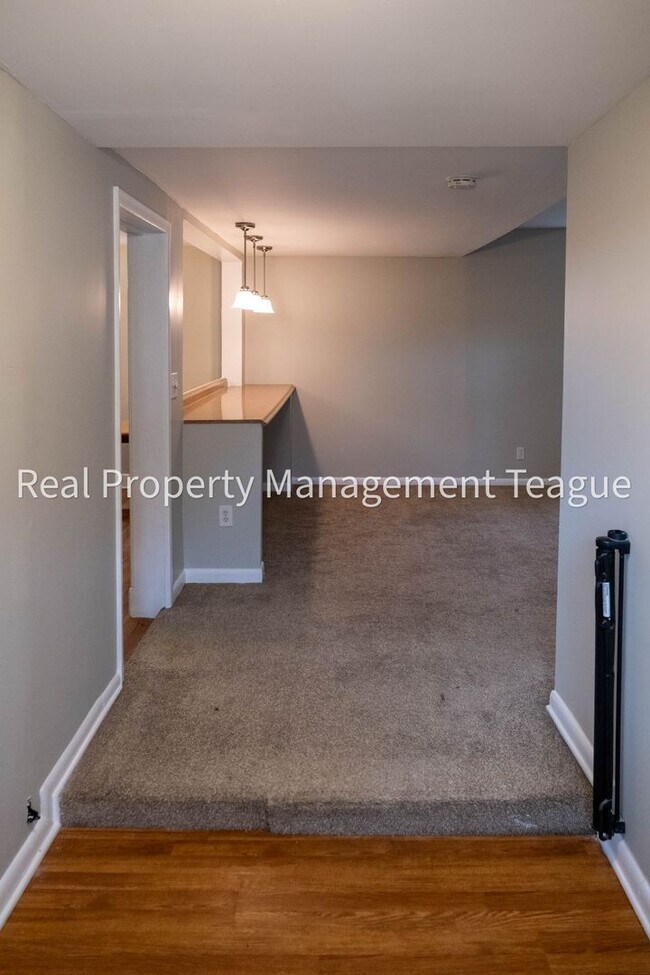 Building Photo - 1 S Main St