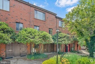 Building Photo - 815 LeCount St