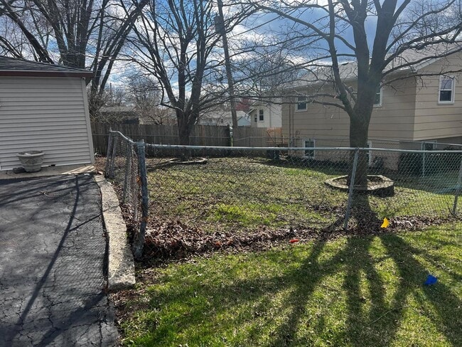 Building Photo - 717 E Clarendon Dr