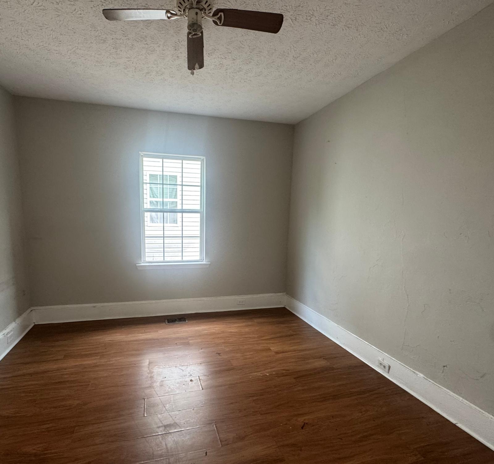 Building Photo - 115 W Tinsley St