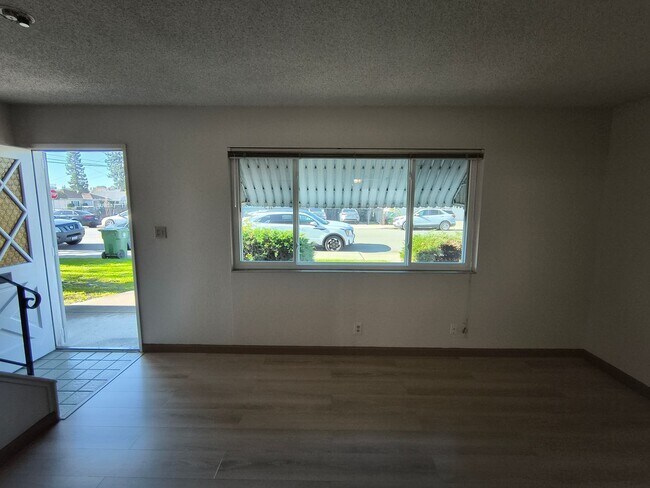 Building Photo - EBN T 22274 - 22278