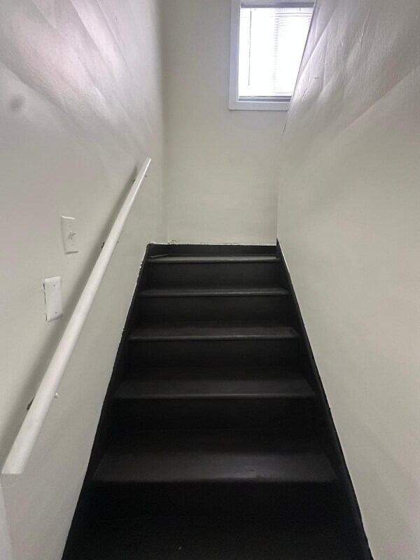 Building Photo - 809 Algonquin St