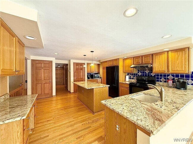 Building Photo - 8 Hummingbird Ln