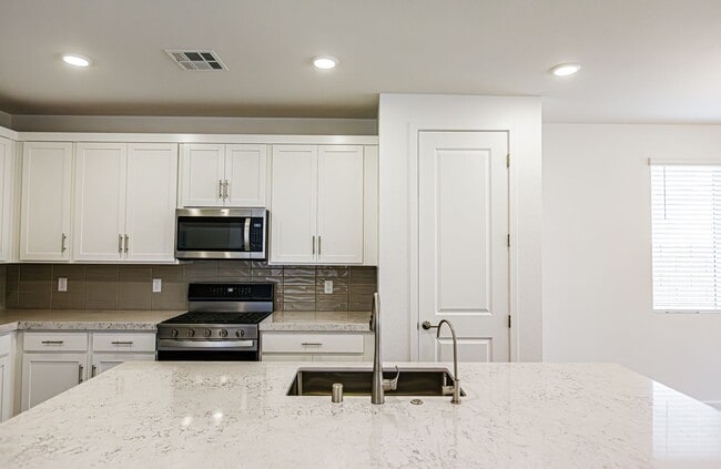 Building Photo - Brand New 4-bedroom Home