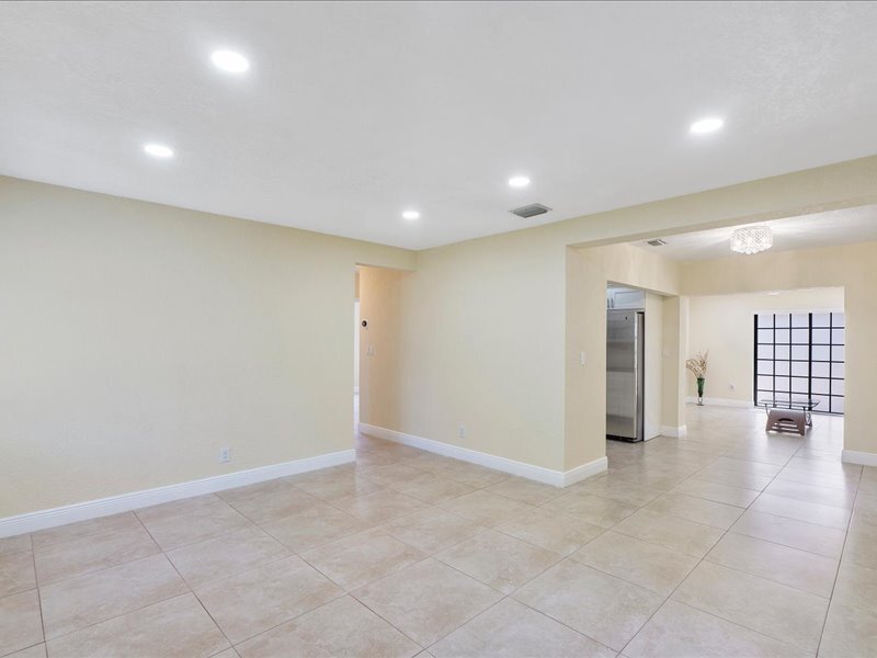 Living area - 6470 SW 38th St