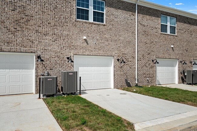 Building Photo - 2718 Willowoak Trl
