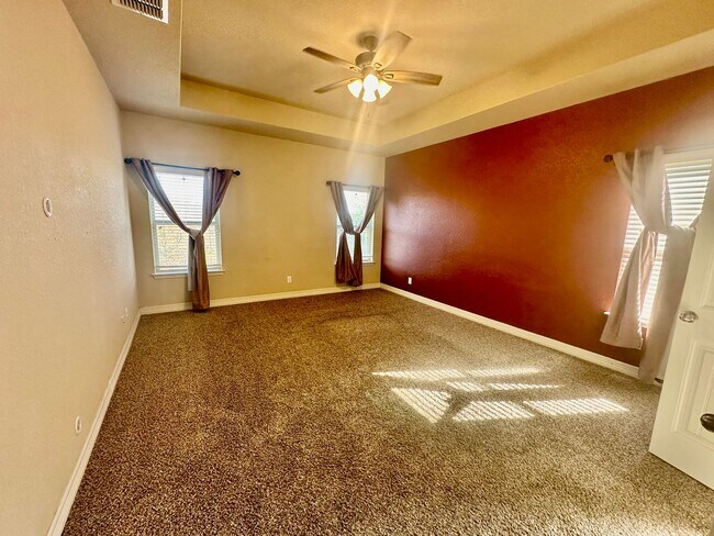 Building Photo - 1010 Bar Z Ranch