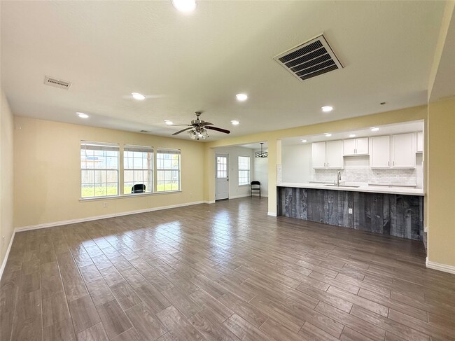 Building Photo - 910 Staffordale Manor Ln