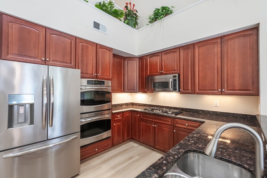 SS APPLIANCES - 8934 Yellow Daisy Pl