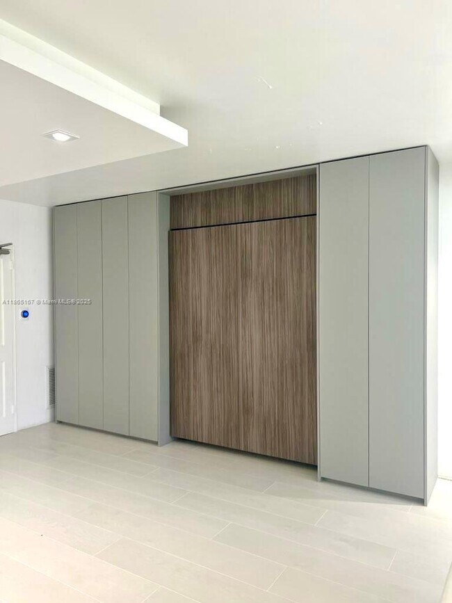 Building Photo - 10185 Collins Ave