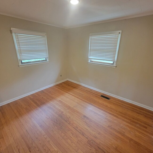 Building Photo - 4 Bedroom, 2 Bathroom Single Family Home-$...