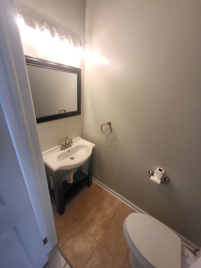 Building Photo - 47 Lucinda Ct