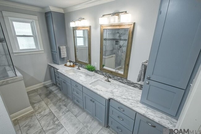Building Photo - Mid-City Luxury Rental – 4 Bed / 3 Bath