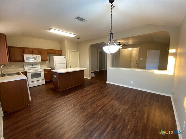 Building Photo - 2614 Dove Crossing Dr