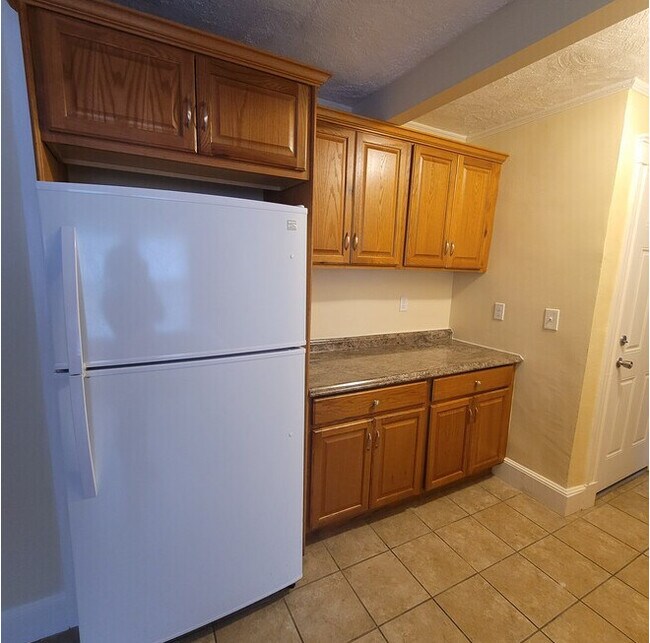 Building Photo - 742 River St