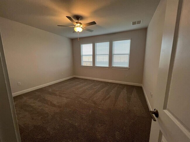 Building Photo - 15501 Ellinger Dr
