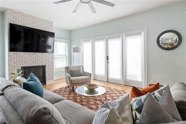 Building Photo - 1393 Glenwood Ave SE