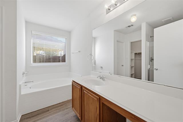 Building Photo - 518 Niagara Falls Dr