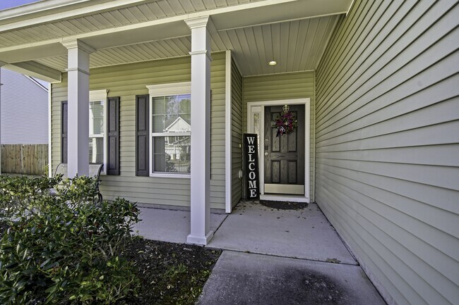 Building Photo - 225 Urbano Ln