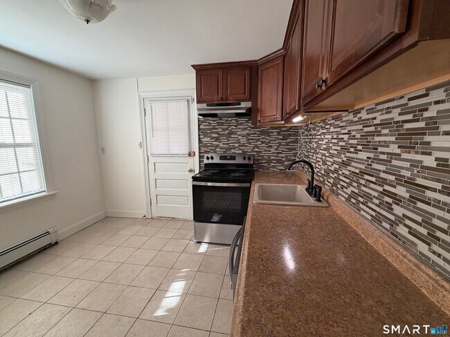 Building Photo - 535 Chase Ave