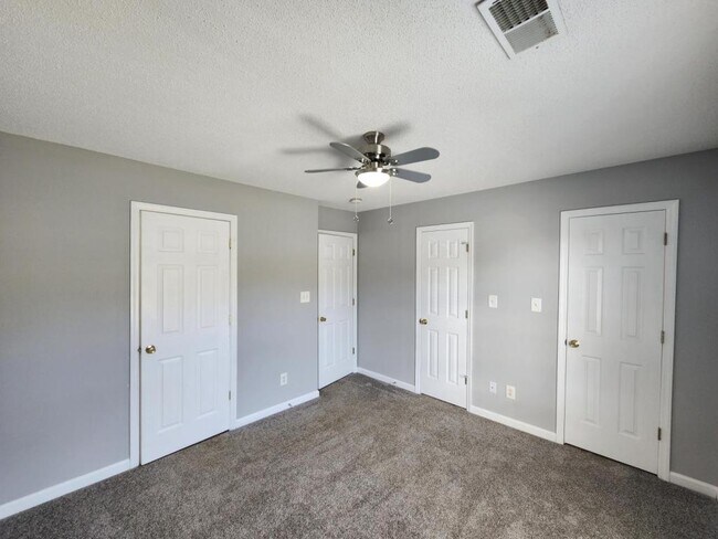 Building Photo - 111 Maddux Ln